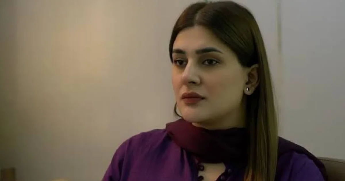 ڈاکٹر یونس بٹ کی کبریٰ خان پر تنقید