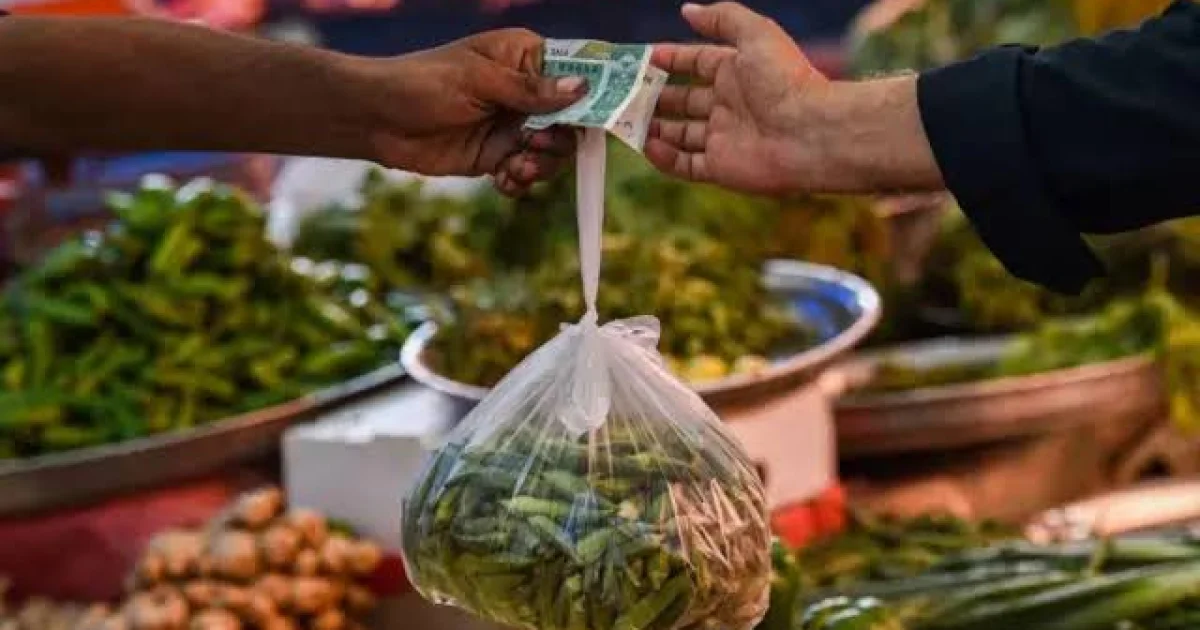 مہنگائی کے خدشات کے پیشِ نظر مرکزی بینکوں نے شرحِ سود برقرار رکھی