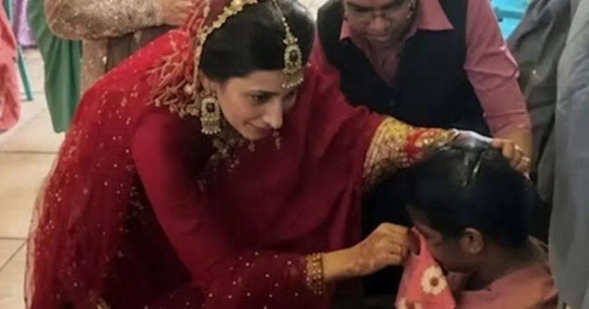 دلہن بنی ڈاکٹر اپنی شادی چھوڑ کر مریض کا علاج کرنے جا پہنچی
